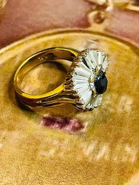Gold Ring with Black Center Stone and Clear Halo 18kGF